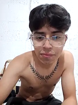 Snapshot of FAVOJS chatting on 04-14-26, 03:34 FAVOJS online show from 04-14-26, 03:34