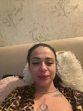 Snapshot of BrianaBloom chatting on 04-27-26, 01:14 BrianaBloom online show from 04-27-26, 01:14