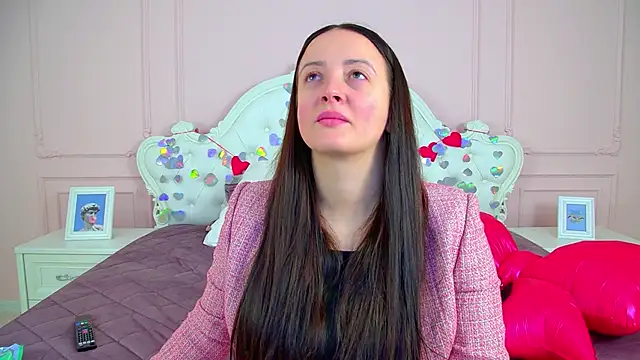 Snapshot of ElinaBellucci chatting on 02-13-26, 04:30 ElinaBellucci online show from 02-13-26, 04:30