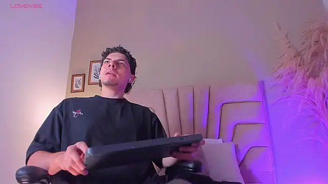 Axel Creed online show from 03-05-26, 01:18