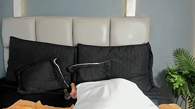 FemNoa online show from 03-04-26, 01:50