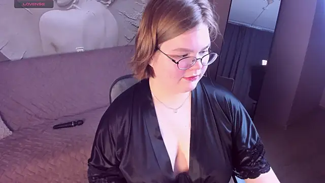 MaryFloree online show from 02-08-26, 03:43