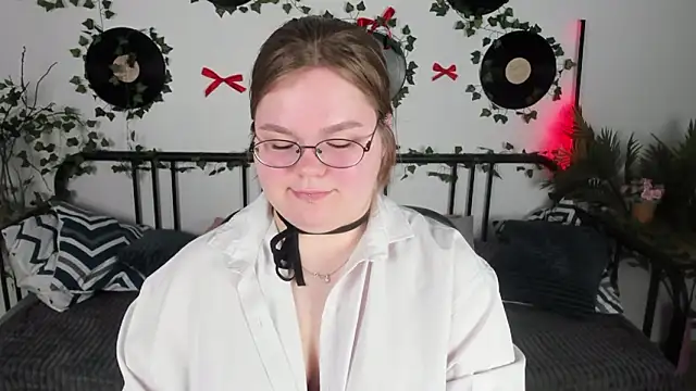 MaryFloree online show from 03-11-26, 10:10