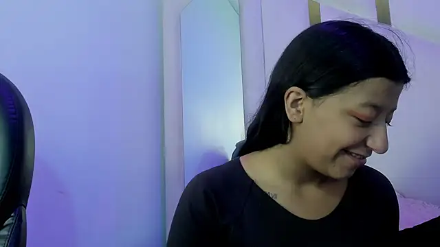 Snapshot of Vaneline2 chatting on 04-22-26, 01:23 Vaneline2 online show from 04-22-26, 01:23
