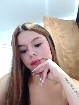 EmiNavarro online show from 06-25-26, 10:36