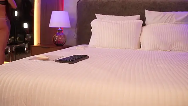 Loona Dancer online show from 02-24-26, 01:42