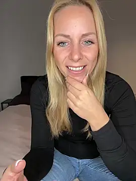 Snapshot of emily-becker22 chatting on 04-23-26, 03:36 emily-becker22 online show from 04-23-26, 03:36
