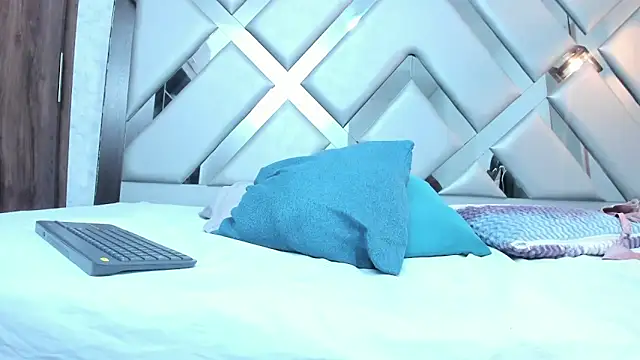 Rebeccamitchell online show from 03-28-26, 01:11