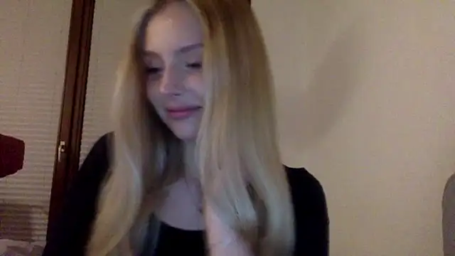 Snapshot of MayaWetDream chatting on 04-29-26, 08:26 MayaWetDream online show from 04-29-26, 08:26