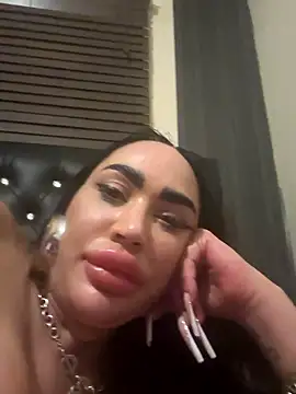 Snapshot of Lovermolls chatting on 02-24-26, 11:58 Lovermolls online show from 02-24-26, 11:58