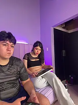 EmilyAndAndrew online show from 04-21-26, 04:30