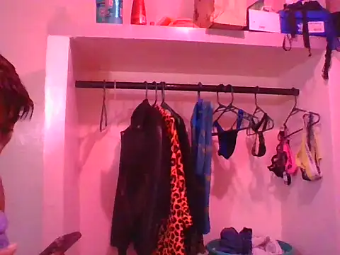Snapshot of tranycamii chatting on 06-07-26, 02:27 tranycamii online show from 06-07-26, 02:27