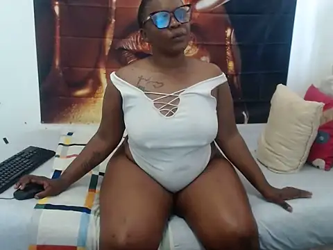 Queenteex6992 online show from 06-30-26, 09:32