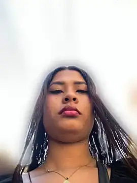 Snapshot of Romie_rous chatting on 06-17-26, 10:00 Romie rous online show from 06-17-26, 10:00