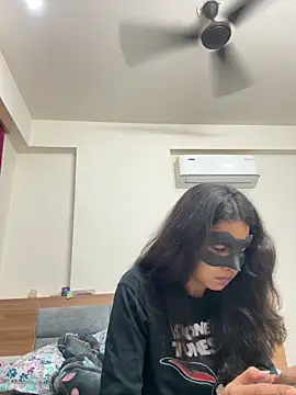 raavigirl online show from 04-03-26, 08:40