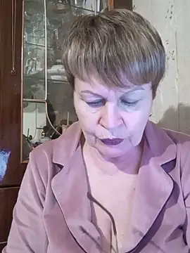 SophieBurns online show from 05-18-26, 02:01