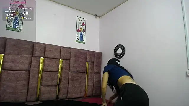 FRANCESCA LOVE  online show from 04-12-26, 03:00