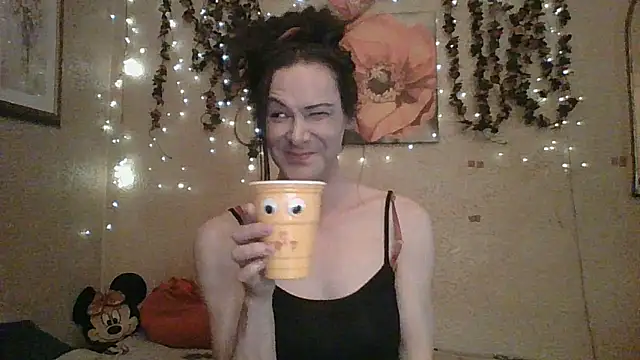 Snapshot of sillymillie4 chatting on 05-15-26, 01:23 sillymillie4 online show from 05-15-26, 01:23