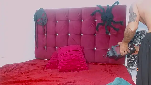 Snapshot of SkinnyDevil12 chatting on 03-05-26, 03:24 SkinnyDevil12 online show from 03-05-26, 03:24