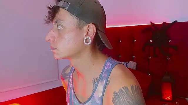 Snapshot of SkinnyDevil12 chatting on 03-09-26, 03:32 SkinnyDevil12 online show from 03-09-26, 03:32