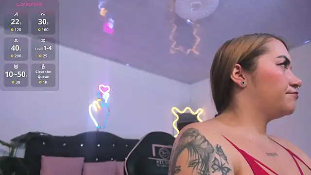 LUNAKITTY TAY online show from 06-20-26, 11:35