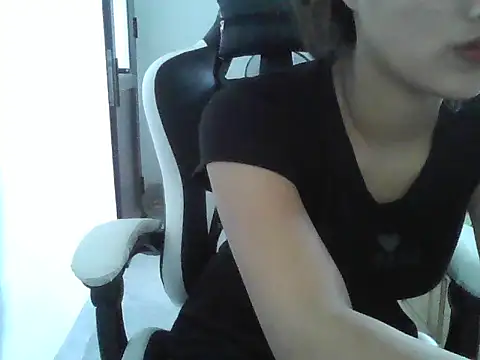 Snapshot of -Nuna- chatting on 03-17-26, 05:55 -Nuna- online show from 03-17-26, 05:55