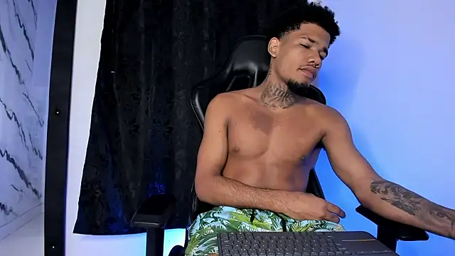 Nehemiaa boy online show from 04-14-26, 12:00