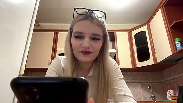 MiaBerlateen online show from 02-06-26, 02:20