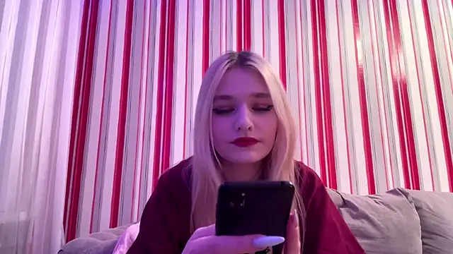 MiaBerlateen online show from 02-19-26, 06:15