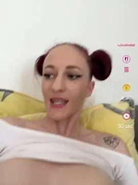 Snapshot of Roxyfoxyyy chatting on 07-03-26, 07:37 Roxyfoxyyy online show from 07-03-26, 07:37