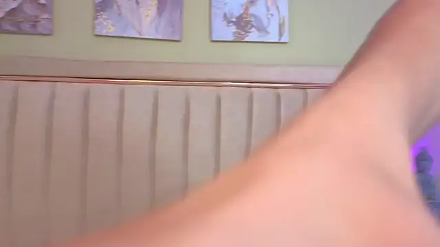 Mia Naive online show from 04-17-26, 11:57