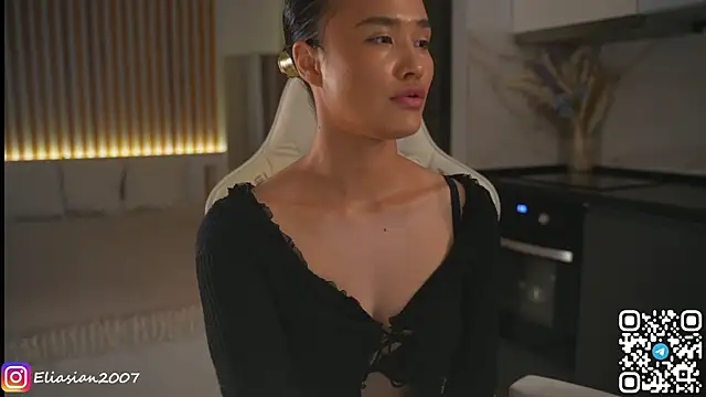 Snapshot of Eliasian chatting on 06-15-26, 03:36 Eliasian online show from 06-15-26, 03:36
