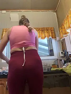 Snapshot of Midnight_Munch chatting on 02-25-26, 08:35 Midnight Munch online show from 02-25-26, 08:35