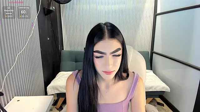 Snapshot of lorraineHunter chatting on 05-15-26, 01:29 lorraineHunter online show from 05-15-26, 01:29