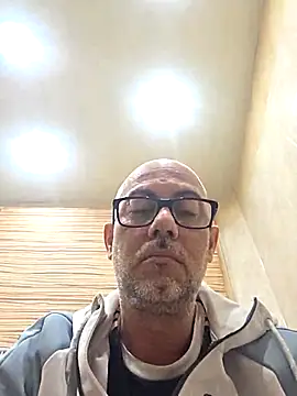 Snapshot of pareja47 chatting on 04-06-26, 01:56 pareja47 online show from 04-06-26, 01:56