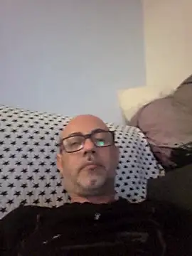 Snapshot of pareja47 chatting on 04-27-26, 11:03 pareja47 online show from 04-27-26, 11:03