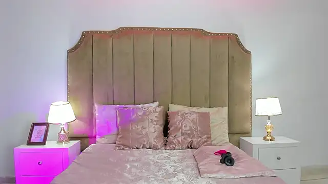 Alessiia Moon online show from 03-13-26, 01:18