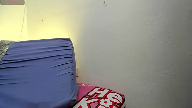 MiaEvans0 online show from 05-27-26, 07:00