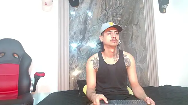 Snapshot of Damian-and-Camerum chatting on 04-22-26, 03:20 Damian-and-Camerum online show from 04-22-26, 03:20