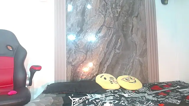 Snapshot of Damian-and-Camerum chatting on 04-28-26, 02:38 Damian-and-Camerum online show from 04-28-26, 02:38