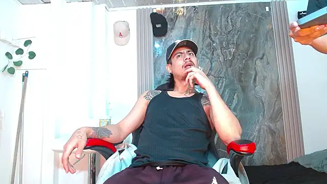 Snapshot of Damian-and-Camerum chatting on 05-07-26, 03:23 Damian-and-Camerum online show from 05-07-26, 03:23
