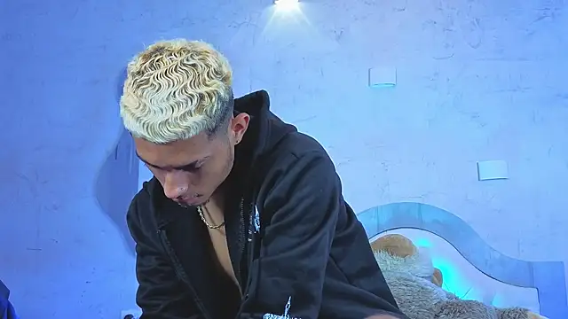 ItsZairen online show from 04-14-26, 03:23