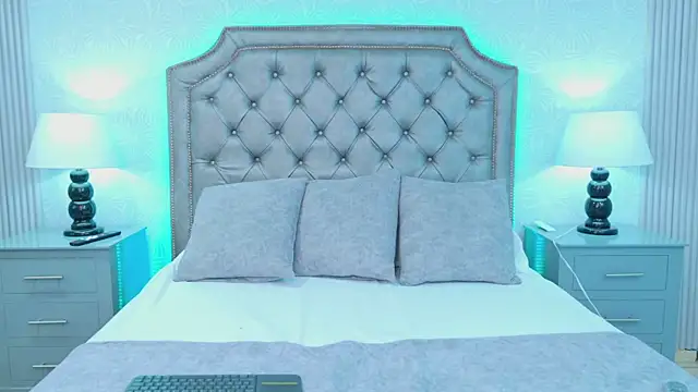 LaurenHazell online show from 02-26-26, 04:11