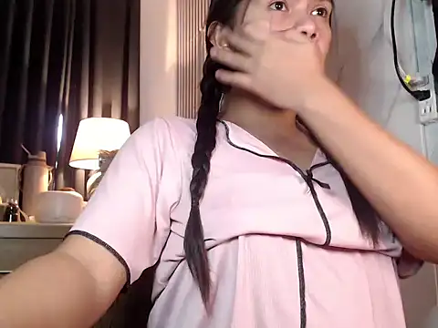 Snapshot of Mooree_naba chatting on 05-25-26, 12:05 Mooree naba online show from 05-25-26, 12:05