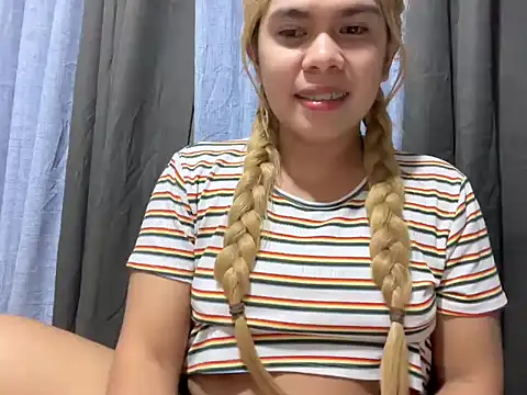 Snapshot of Mooree_naba chatting on 07-19-26, 01:04 Mooree naba online show from 07-19-26, 01:04