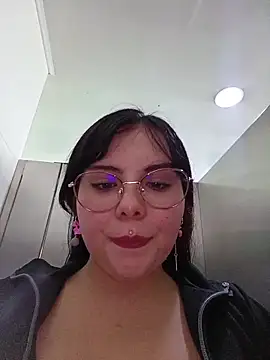 Snapshot of Yulska chatting on 05-03-26, 10:16 Yulska online show from 05-03-26, 10:16