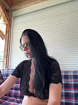 Snapshot of MiriamDelyn chatting on 06-01-26, 12:29 MiriamDelyn online show from 06-01-26, 12:29