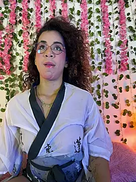 Woo isDaphne online show from 02-16-26, 11:56