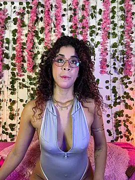 Woo isDaphne online show from 02-19-26, 11:01