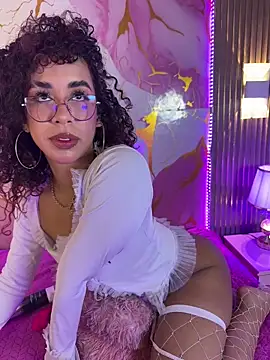 Woo isDaphne online show from 03-02-26, 12:02